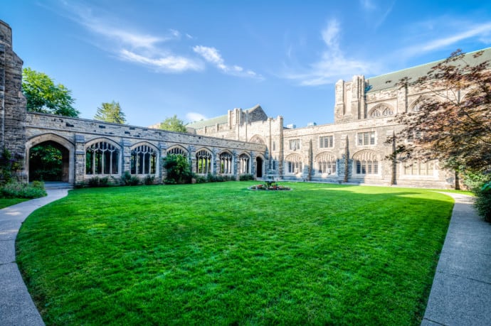 Courtyard of Knox with the building in the background